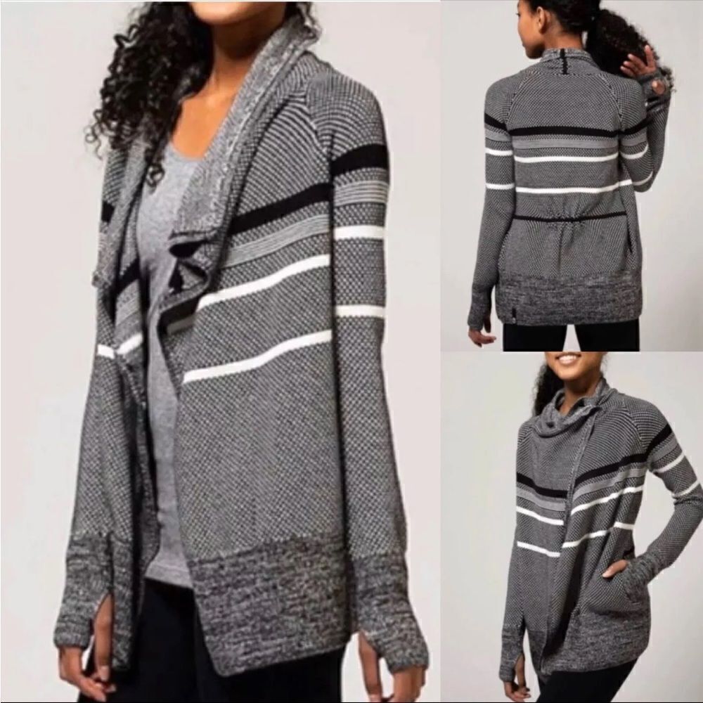 Ivivva Lululemon Black Feelin Toasty Wrap Cardigan
Sweater Girls Size 14
